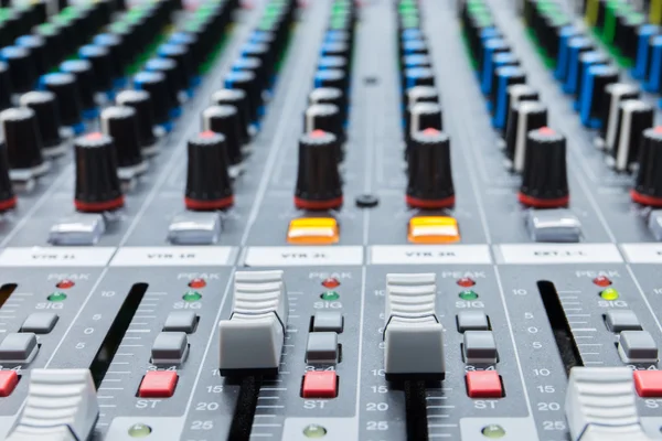 ses karıştırıcı kontrol düğmeleri cihazı