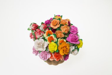 Kır çiçekleri sepeti