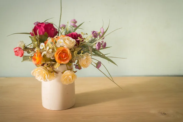 Flores en jarrón — Foto de Stock