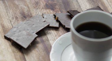 Çikolatalı sade kahve.