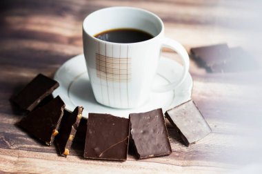 Çikolatalı sade kahve.