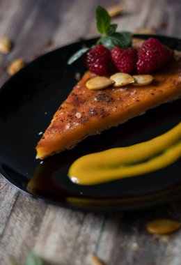 Balkabağı turtası. Şükran Günü pastası. Farklı arka planlarda