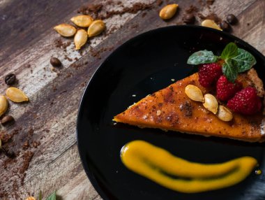 Balkabağı turtası. Şükran Günü pastası. Farklı arka planlarda