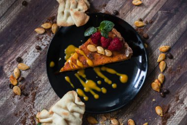 Balkabağı turtası. Şükran Günü pastası. Farklı arka planlarda