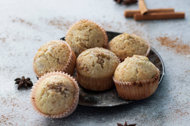 Farklı dolgulu ev yapımı kekler..