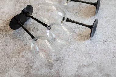 Bir bardak kırmızı beyaz gurme şarap..