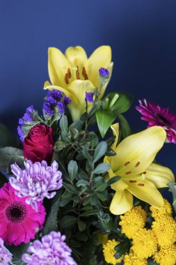 Güzel bahar çiçekleri. Farklı türde çiçekler..