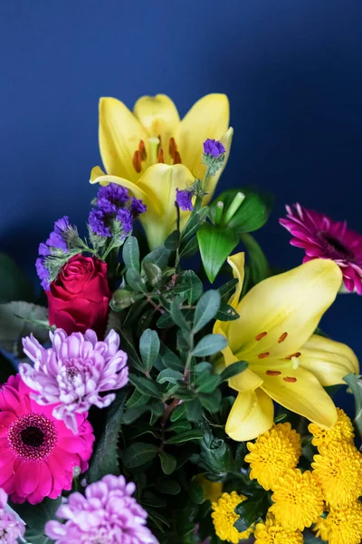 Güzel bahar çiçekleri. Farklı türde çiçekler..