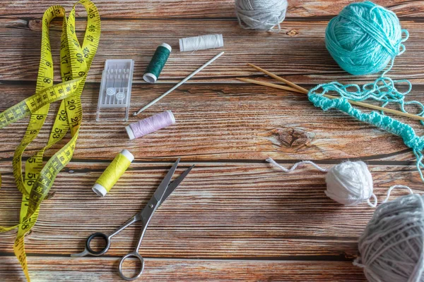 Handgemachte Gestaltung Vor Dem Hintergrund Eines Baumes — Stockfoto