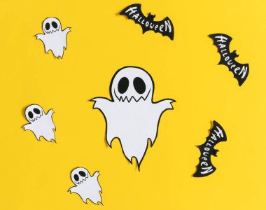 Cadılar Bayramı geçmişi. Turuncu arka planda. Hellwin mücevherleri. Harf