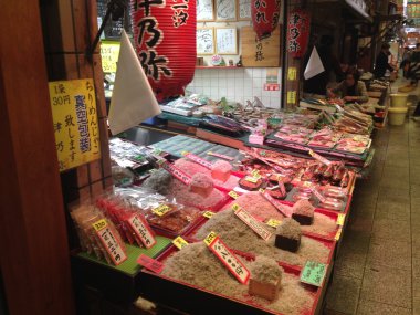 Kyoto Nishiki pazarı sokakta
