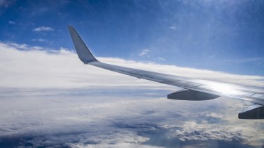 uçak ve gökyüzü
