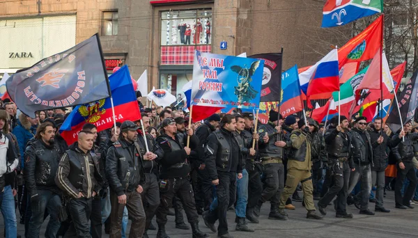 MOSCÚ - 4 DE NOVIEMBRE. Día de la Unidad Nacional. Alexander Zaldostanov participa en la manifestación . — Foto de Stock