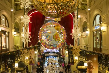 Bir mağaza Noel dekorasyon.