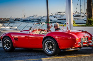 Lüks arabalar ve Puerto Banus, Marbella yeachts
