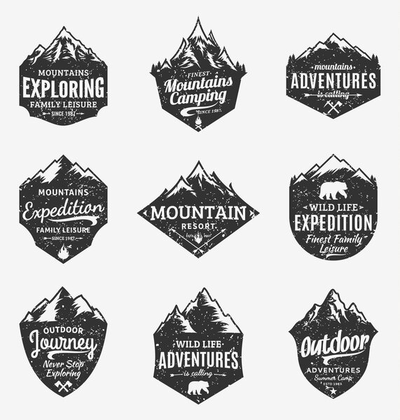 Набор векторного логотипа горных и открытых приключений в стиле ретро
