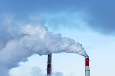 Duman endüstriyel pipodan geliyor