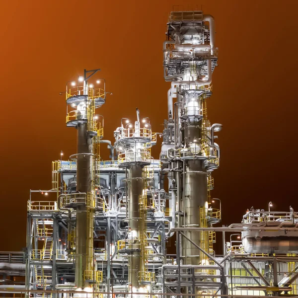 Kimyasal gaz işleme tesisi geceleri