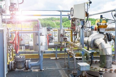 Kapakçığın teknolojik ekipmanları sıvılaştırılmış gaz üretimi için kurulumlar tarafından kesildi..