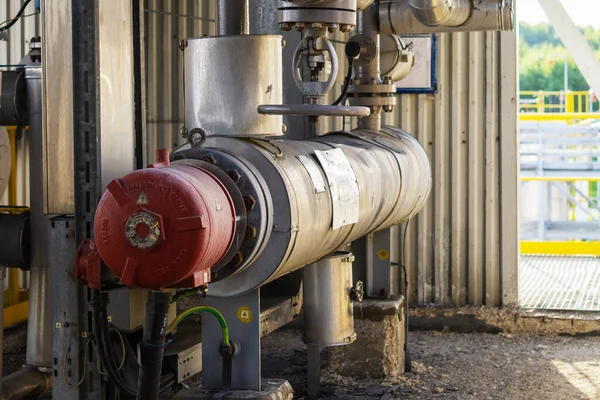 Sıvılaştırılmış bir gaz üretim tesisinde elektrikli gazlı ısıtıcı..