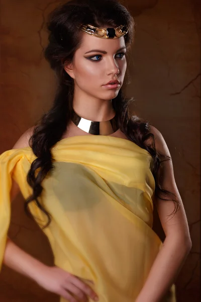 Schöne ägyptische Frau Bronze portrait.beauty Porträt eines Mädchens in das Bild der ägyptischen — Stockfoto