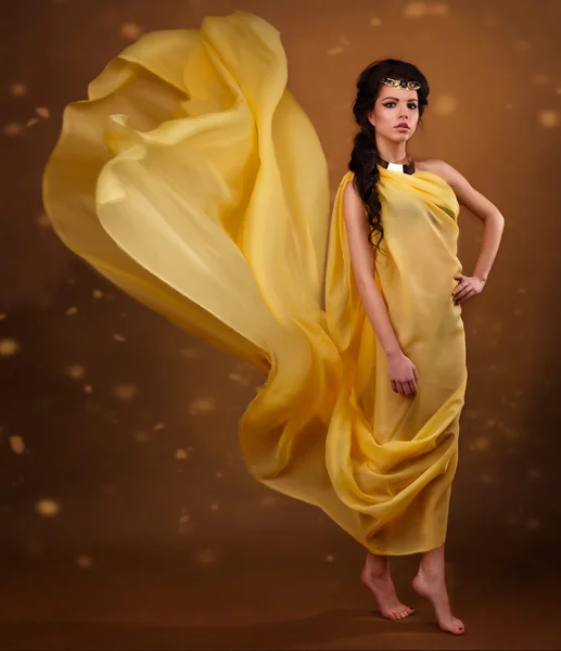Bir kız Mısır görüntü uçan dress.beauty portresi, güzel bir kızın moda portre