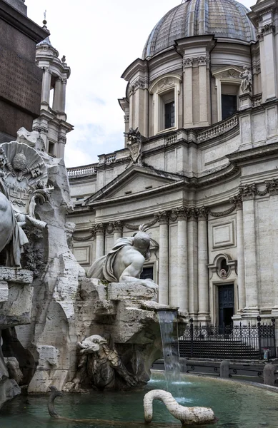 Fuente de los Cuatro Ríos y Santa Inés en Roma — Foto de Stock