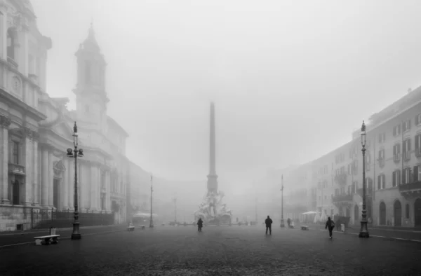Piazza Navona höljt i dimma — Stockfoto