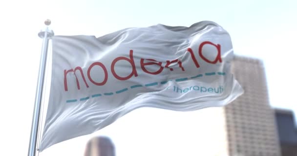 Рим Италия Января 2021 Года Белый Флаг Новым Логотипом Moderna — стоковое видео