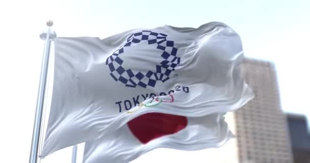 Tokio Jap Febrero 2021 Bandera Con Logotipo Tokyo 2020 Ondeando — Vídeos de Stock