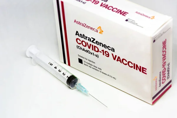 Cambridge February 5Th 2021 Syringe Next Astrazeneca Covid Vaccine Box — Stock Photo, Image