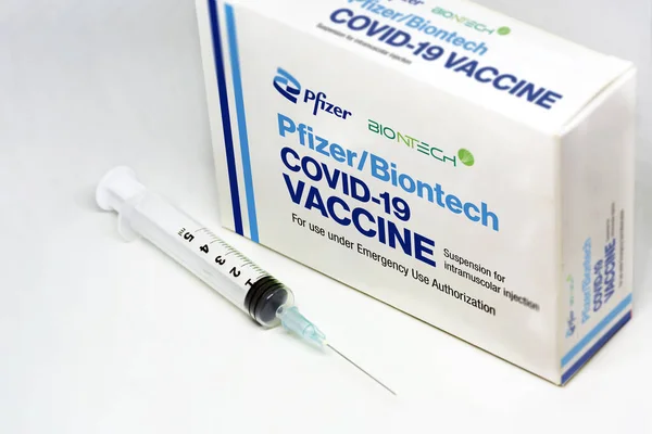 New York Usa February 5Th 2021 Syringe Next Pfizer Biontech — Stock Photo, Image