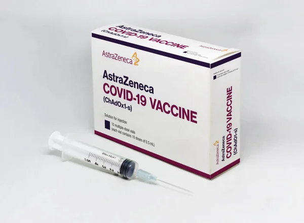 Cambridge February 5Th 2021 Syringe Next Astrazeneca Covid Vaccine Box — Stock Photo, Image