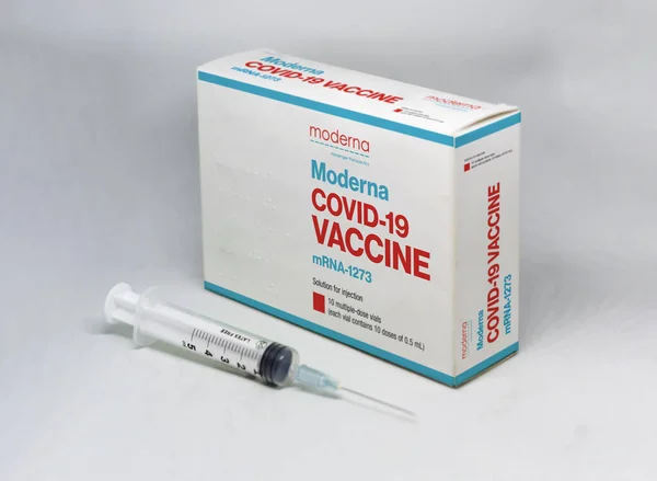 Cambridge Usa February 5Th 2021 Syringe Next Moderna Covid Vaccine — Stock Photo, Image