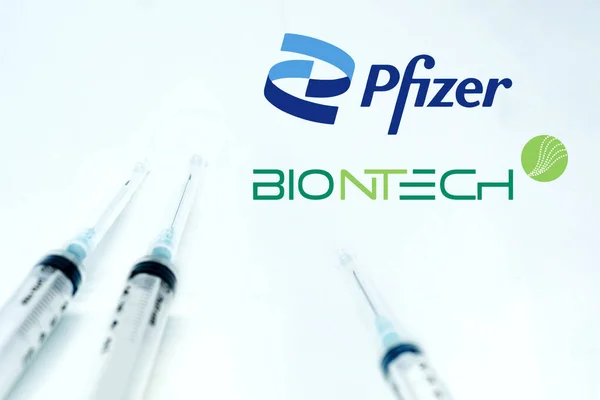New York Usa Februari 2021 Tre Sprutor Bredvid Pfizer Biontech — Stockfoto