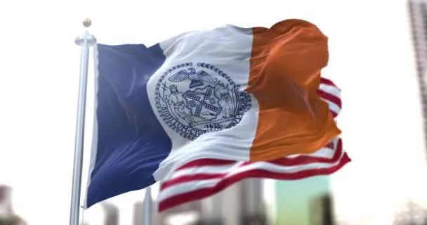 New York Şehrinin Resmi Bayrağı Arka Planda Amerikan Yıldızları Şeritleri — Stok video