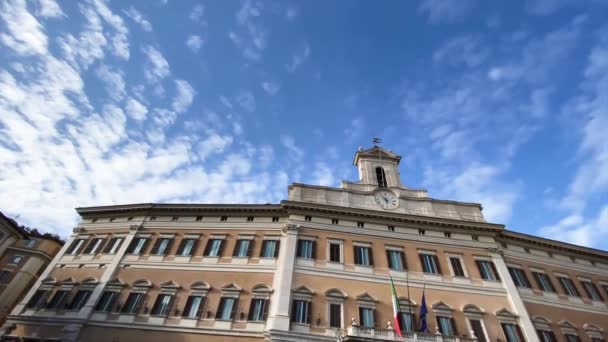 ローマのMontecitorio宮殿のファサード 晴れた日にイタリアの副会議所の座席 — ストック動画