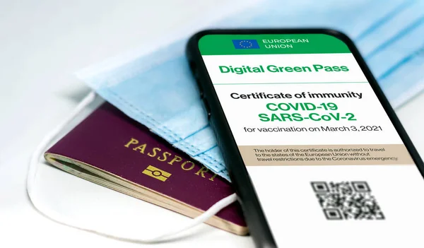 Digital Green Pass European Union Code Screen Mobile Phone Surgical — Stock Photo, Image