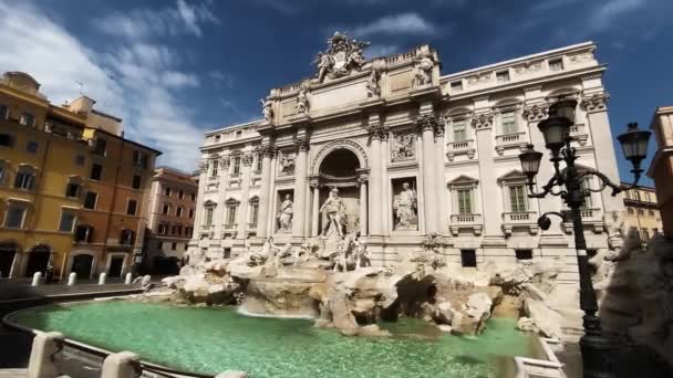 ローマ イタリア 2021年4月 ローマのトレビの泉は コビト19パンデミックの間の晴れた日に観光客がいません 観光名所 — ストック動画