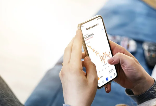 Woman Checking Cryptocurrency Quotes Her Smart Phone Business Technology Exchange — Stock Photo, Image