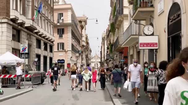 Roma Itália Junho 2021 Uma Multidão Pessoas Caminhando Pela Del — Vídeo de Stock