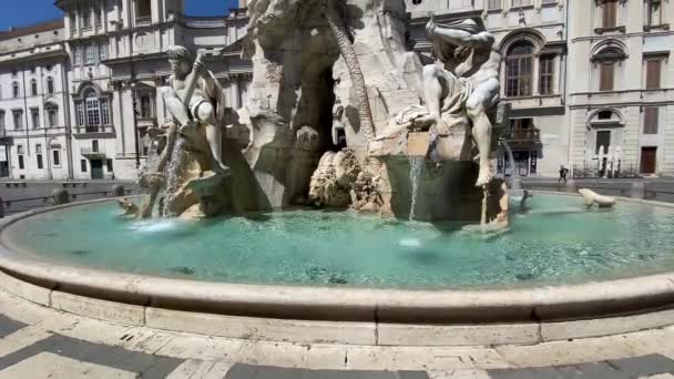 Κρήνη Των Τεσσάρων Ποταμών Στην Piazza Navona Της Ρώμης Αντιπροσωπεύει — Αρχείο Βίντεο