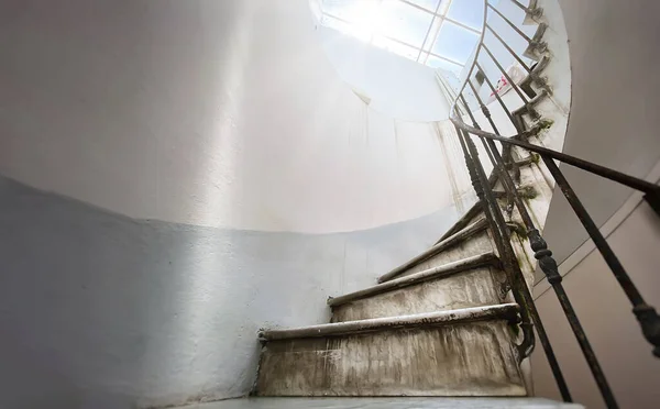 Ancient Spiral Staircase Marble Steps Wrought Iron Handrail Natural Light — Stock Photo, Image