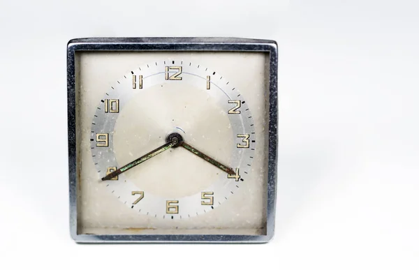 Alte Abgenutzte Uhr Mit Quadratischem Zifferblatt Isoliert Auf Weißem Hintergrund — Stockfoto