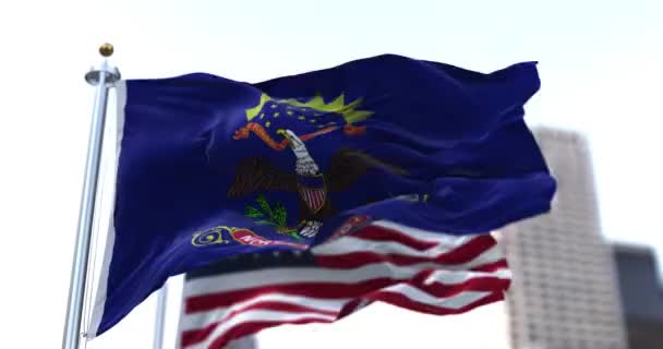 Bandera Del Estado Estadounidense Dakota Del Norte Ondeando Viento Con — Vídeos de Stock