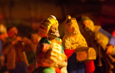 İsa'nın Doğuşu sahnede Kings