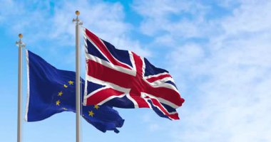 Birleşik Krallık ve Avrupa Birliği bayrakları rüzgarda sallanıyor. Kusursuz 3 boyutlu animasyon. Yavaş çekim döngüsü. Seçici odak