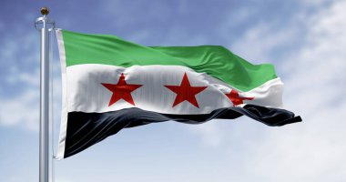 Suriye ulusal bayrağının dalgalandığı yakın çekim. Yatay üç renkli yeşil, beyaz, siyah, üç yeşil beş köşeli yıldız..