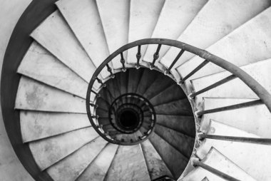 eski bir spiral merdiven havadan görünümü