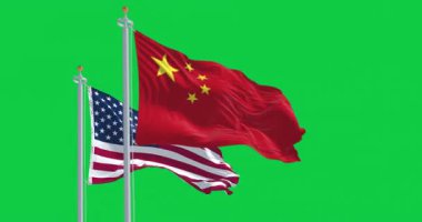 Üç boyutlu Çin ve Amerikan bayrakları rüzgarda yan yana sallanıyor. Yeşil arka planda izole edilmiş. Kusursuz 3D canlandırma animasyonu. Krom anahtar. Yavaş çekim döngüsü. Yeşil ekran. 4 bin. Seçici odak
